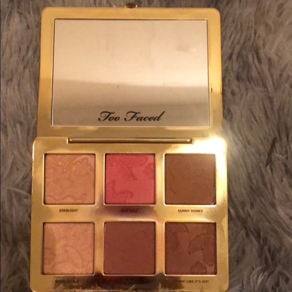Too faced bronzer, highlighter, blush pallet